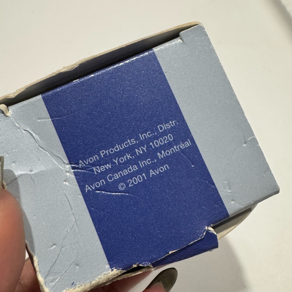 Avon Garden Fun Hummingbird Earrings - Gold and Green - Picture 4 of 4